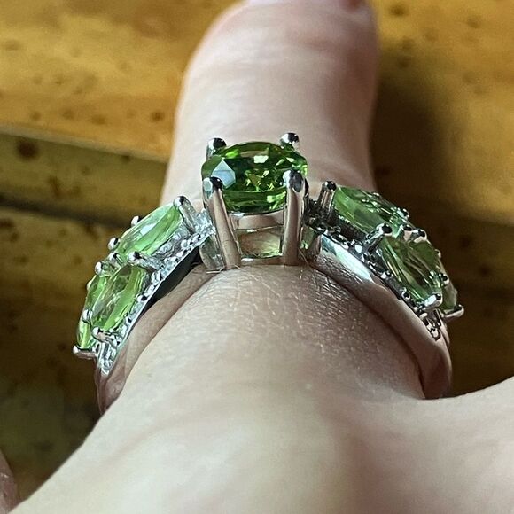 Natural Peridot White Diamond Sterling Silver Ring Size 6 - Picture 2 of 9